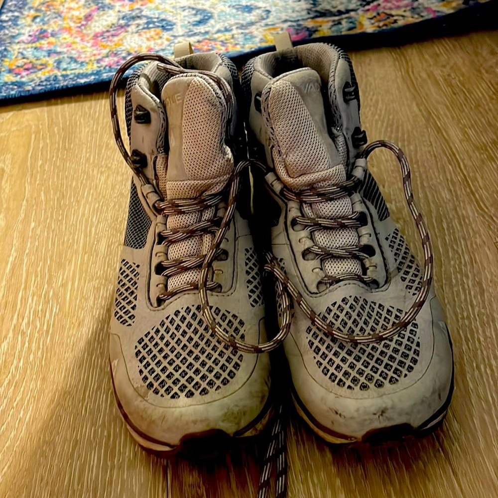 Vasque US womens size 6.5 hiking boots